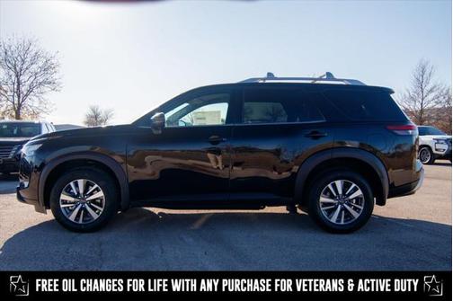 2025 Nissan Pathfinder SL FWD