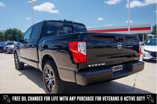 2023 Nissan Titan SV