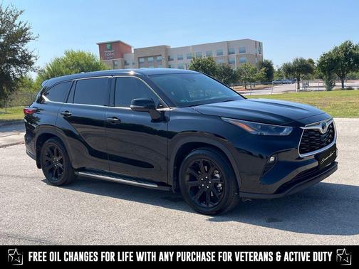 2022 Toyota Highlander LE
