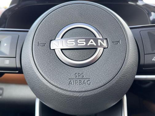 2025 Nissan Pathfinder Platinum FWD
