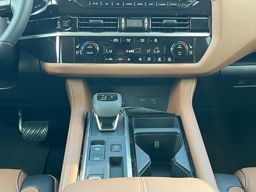 2025 Nissan Pathfinder Platinum FWD