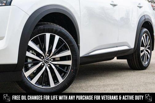2025 Nissan Pathfinder Platinum FWD