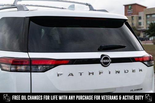 2025 Nissan Pathfinder Platinum FWD