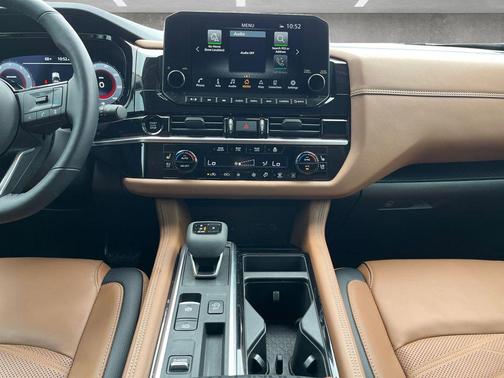 2025 Nissan Pathfinder Platinum FWD