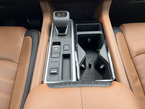 2025 Nissan Pathfinder Platinum FWD