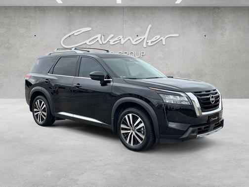 2025 Nissan Pathfinder Platinum FWD