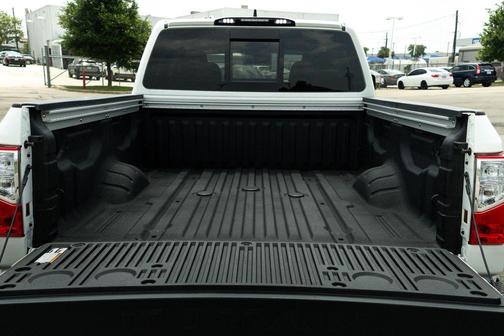 2024 Nissan Titan XD SV