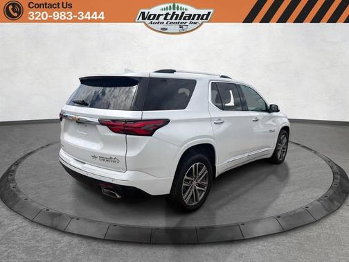 Iridescent Pearl Tricoat 2022 Chevrolet Traverse High Country