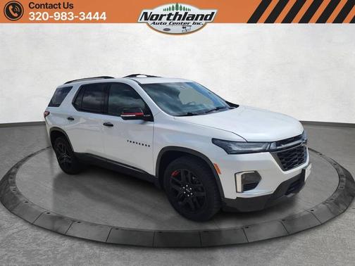 Iridescent Pearl Tricoat 2023 Chevrolet Traverse Premier