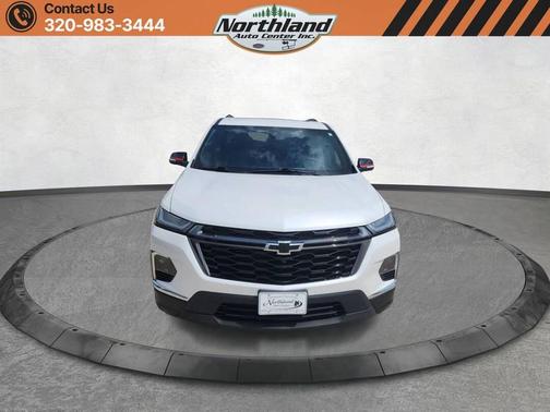Iridescent Pearl Tricoat 2023 Chevrolet Traverse Premier