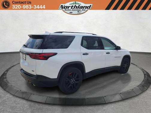 Iridescent Pearl Tricoat 2023 Chevrolet Traverse Premier