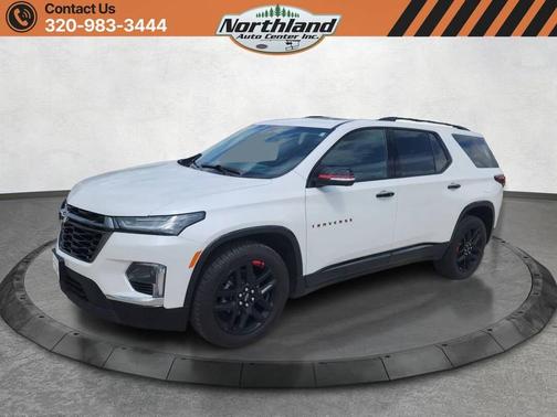 Iridescent Pearl Tricoat 2023 Chevrolet Traverse Premier