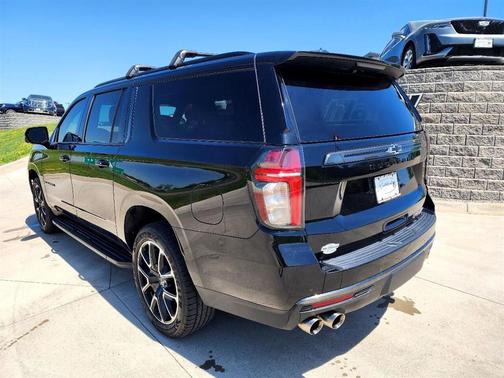 2022 Chevrolet Suburban RST