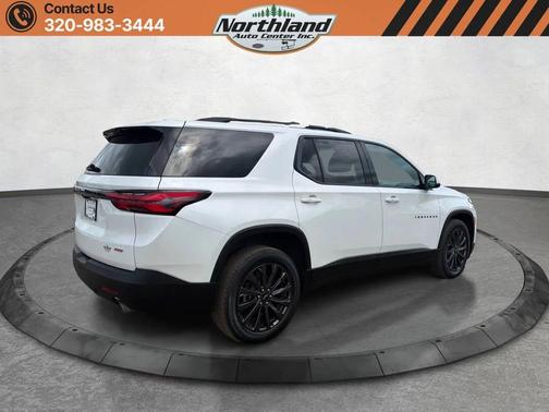 Iridescent Pearl Tricoat 2023 Chevrolet Traverse RS