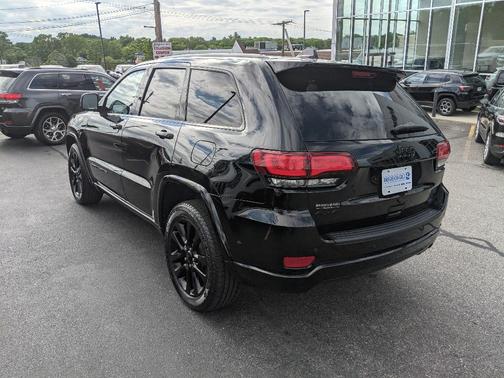 Photo 5 of 23 of 2019 Jeep Grand Cherokee Altitude