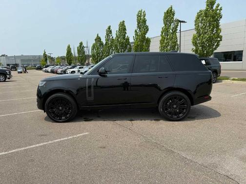 2024 Land Rover Range Rover P530 SE