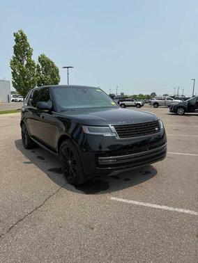 2024 Land Rover Range Rover P530 SE
