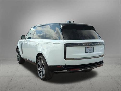 2025 Land Rover Range Rover P550e SE