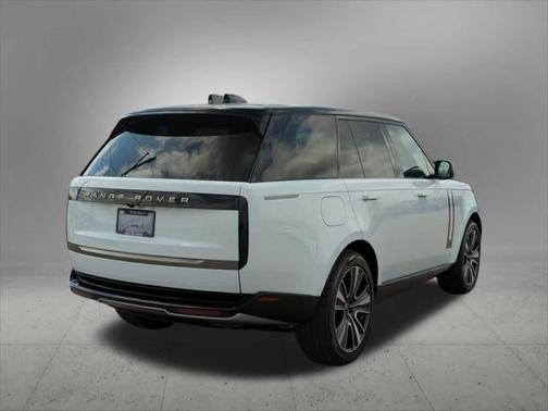 2025 Land Rover Range Rover P550e SE