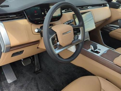 2025 Land Rover Range Rover P550e SE