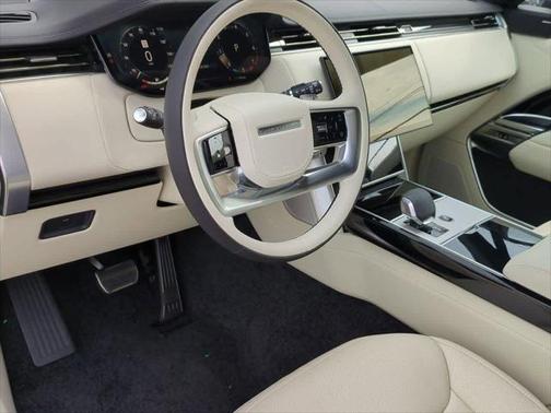 2025 Land Rover Range Rover P400 SE 7 Seat
