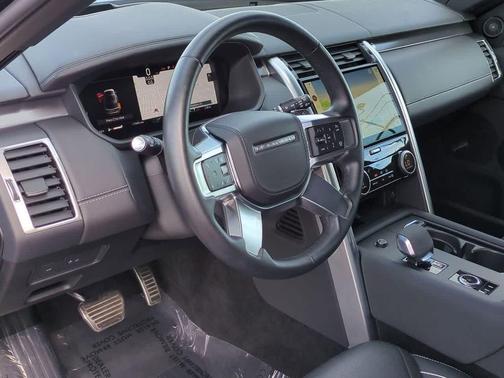2024 Land Rover Discovery P360 Metropolitan Edition