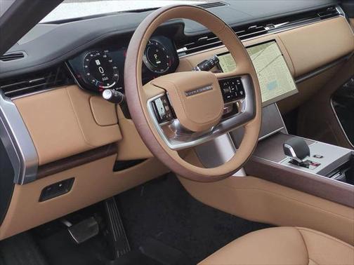 2025 Land Rover Range Rover P550e SE