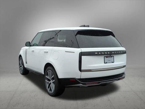 2025 Land Rover Range Rover P550e SE