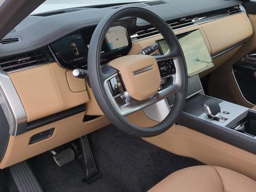 2025 Land Rover Range Rover P400 SE 7 Seat