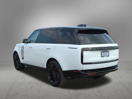 2025 Land Rover Range Rover P400 SE 7 Seat
