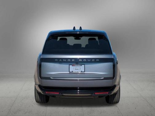 2025 Land Rover Range Rover P550e SE