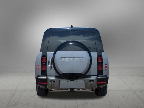 2024 Land Rover Defender P400 X-Dynamic SE