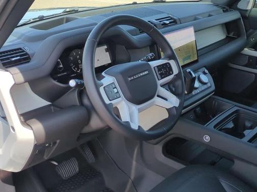 2024 Land Rover Defender P400 X-Dynamic SE