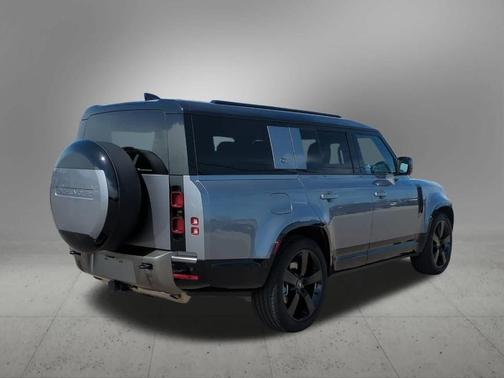 2024 Land Rover Defender P400 X-Dynamic SE