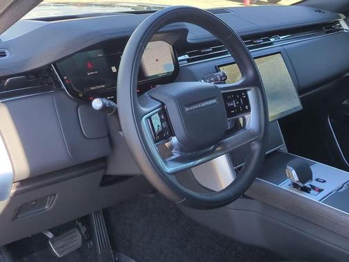 2025 Land Rover Range Rover P530 SE