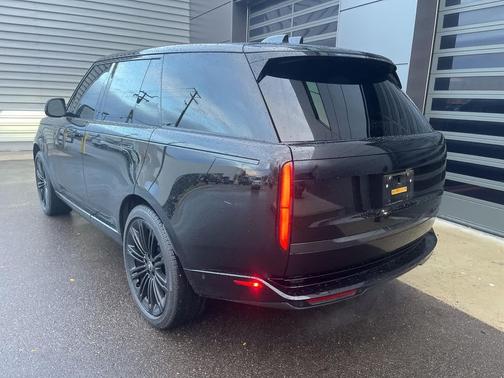 2025 Land Rover Range Rover P530 SE