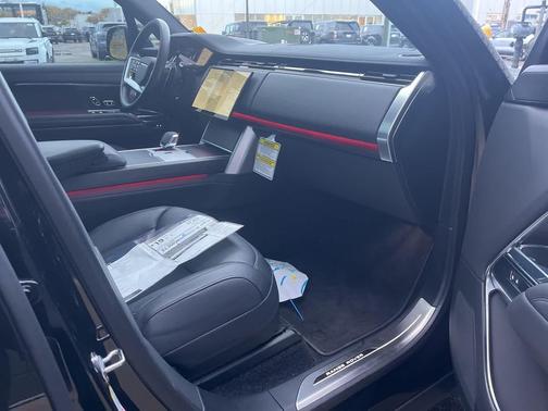 2025 Land Rover Range Rover P530 SE