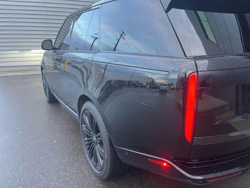 2025 Land Rover Range Rover P530 SE