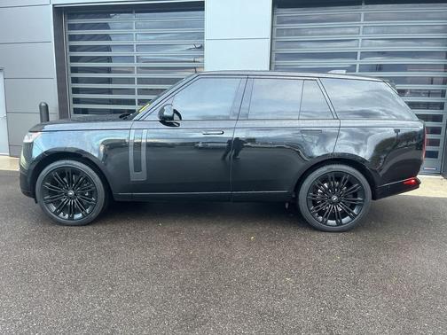2025 Land Rover Range Rover P530 SE