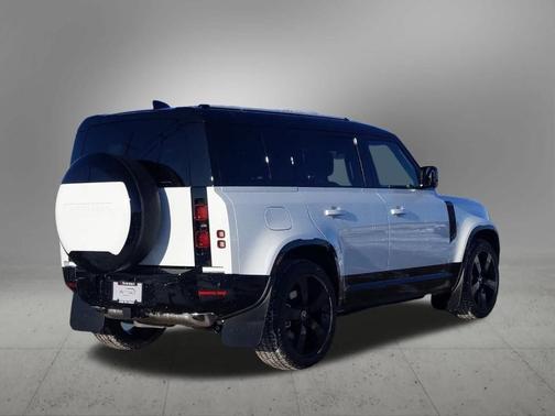 2025 Land Rover Defender P400 X-Dynamic SE