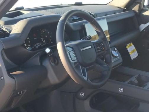 2025 Land Rover Defender P400 X-Dynamic SE