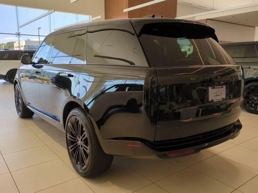 2025 Land Rover Range Rover P530 SE 7 Seat
