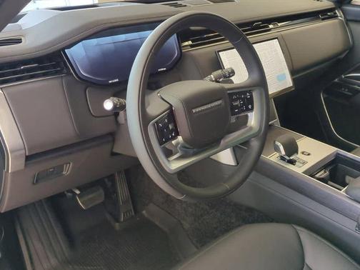 2025 Land Rover Range Rover P530 SE 7 Seat