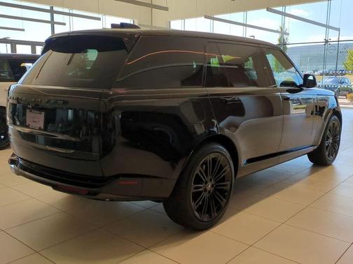 2025 Land Rover Range Rover P530 SE 7 Seat