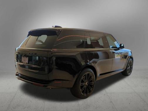 2025 Land Rover Range Rover P530 SE 7 Seat