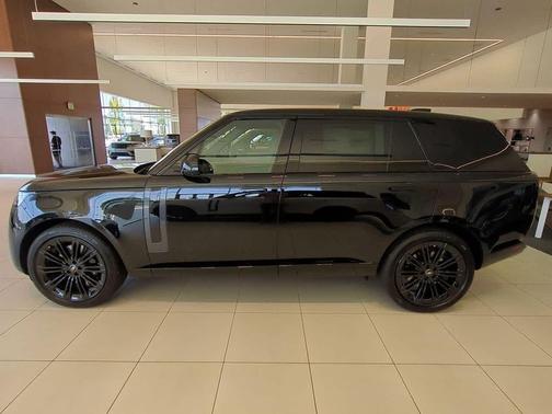 2025 Land Rover Range Rover P530 SE 7 Seat