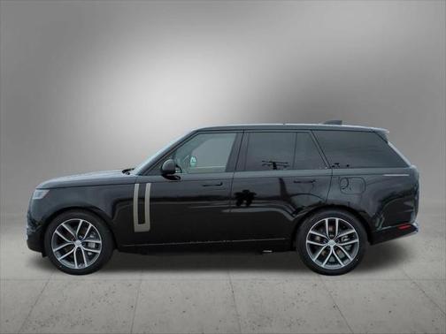 2025 Land Rover Range Rover P550e SE