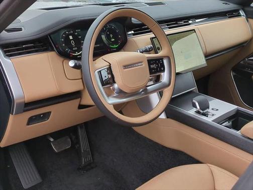 2025 Land Rover Range Rover P550e SE