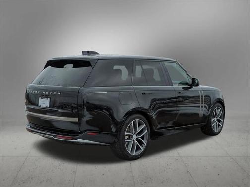2025 Land Rover Range Rover P550e SE