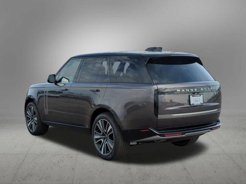 2025 Land Rover Range Rover P400 SE